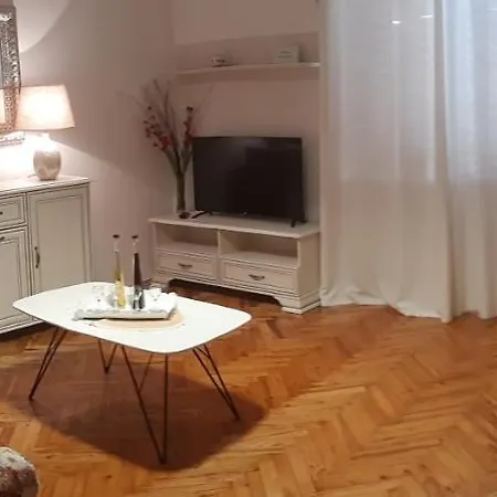 Ivana Apartman *