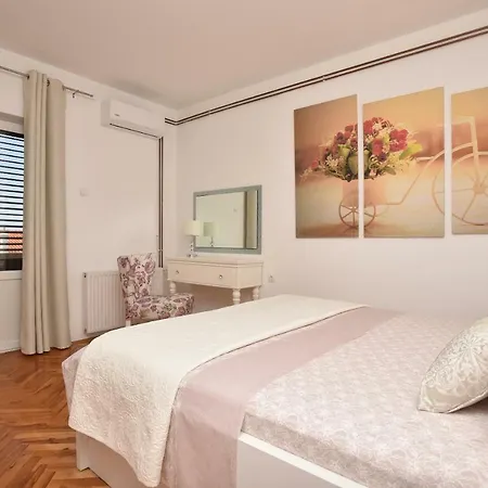 Ivana Apartman *