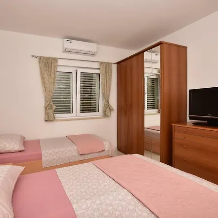 Ivana Apartman *