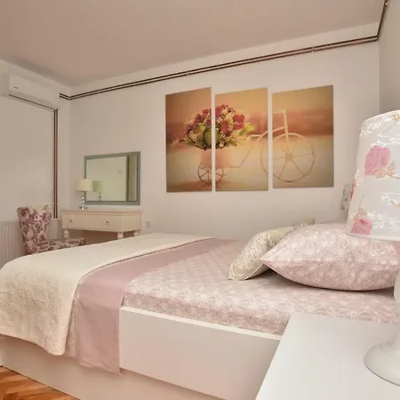 Ivana Apartamento *